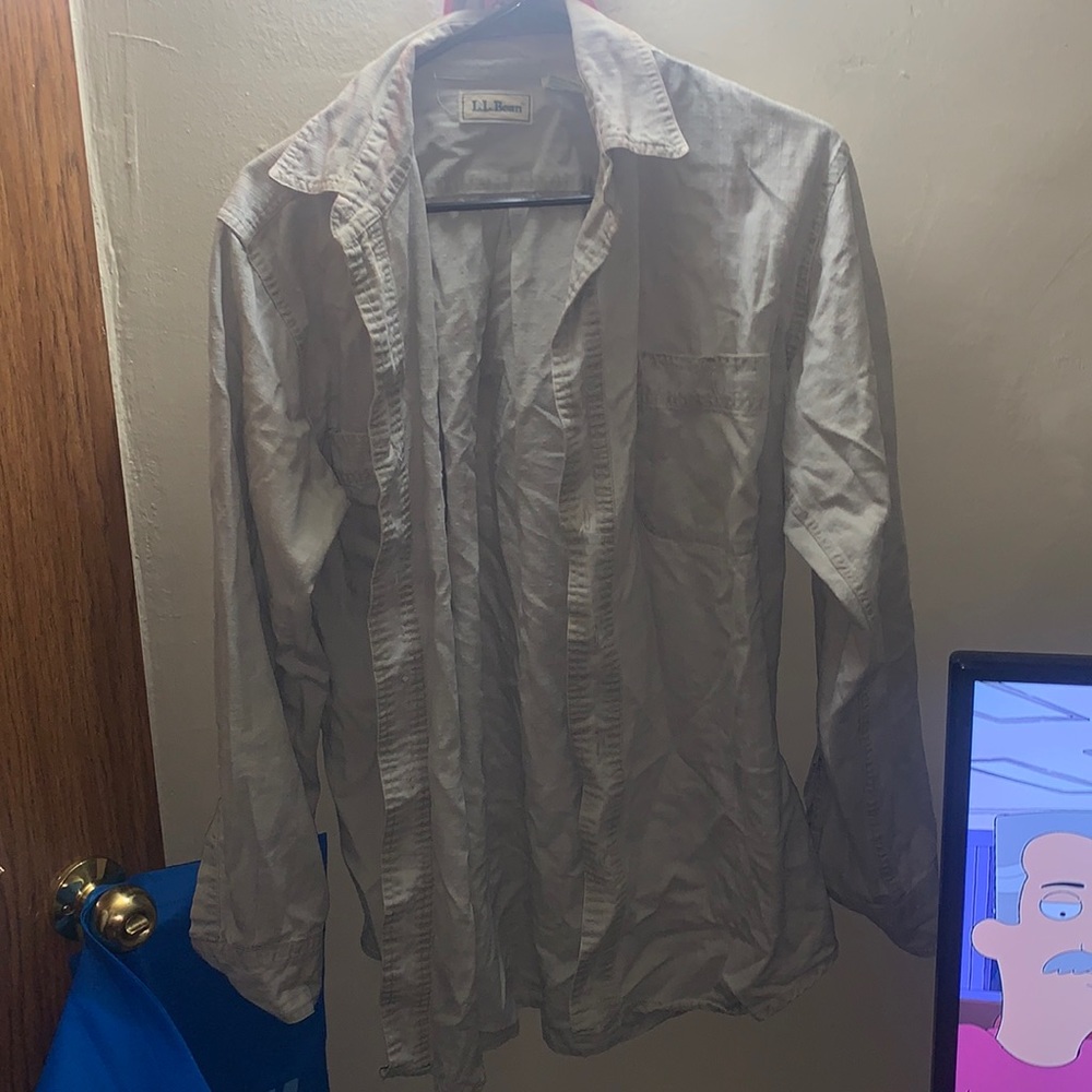 L.L. Bean 100% cotton made in Hong Kong size medium long sleeve button up shirt